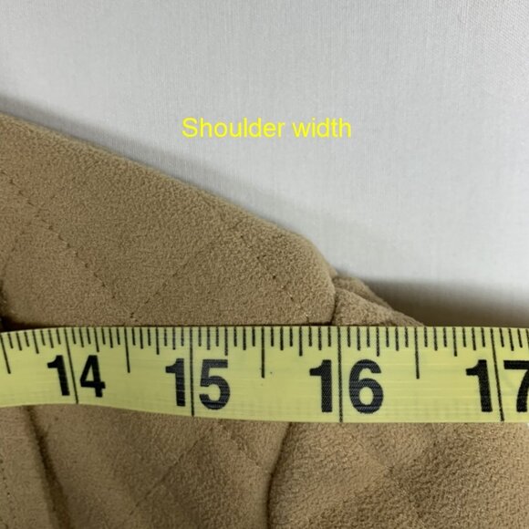 Unique! Ligthweight, Zippered Outdoor Jacket - Picture 2 of 8